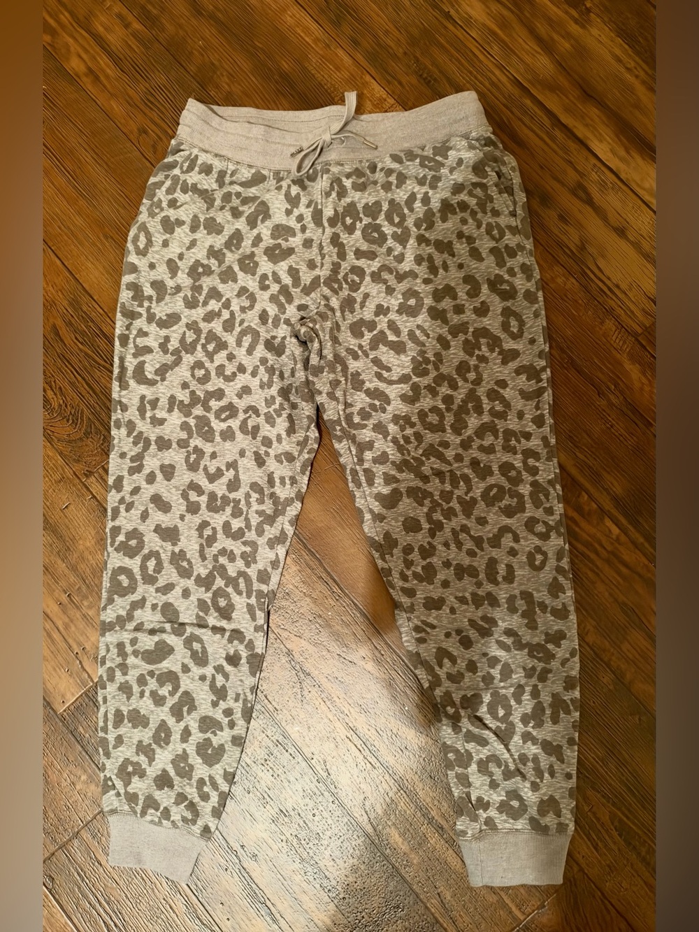 Old Navy Gray Leopard-Print Jogger Pants